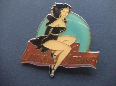 Rookwaar Lucky Strike sigaretten pin up